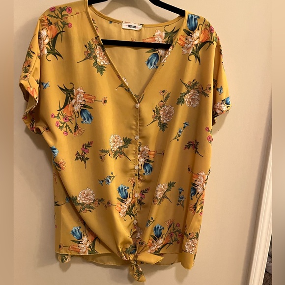 First Love Tops - First Love Floral Blouse Sz large